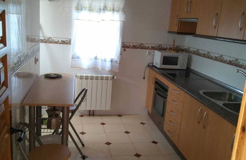 Valdemoro-Sierra House | RURAL HOUSE IDEAL FOR CELEBRATIONS, LARGE LIVING ROOM, BARBECUE, 18 PEOPLE