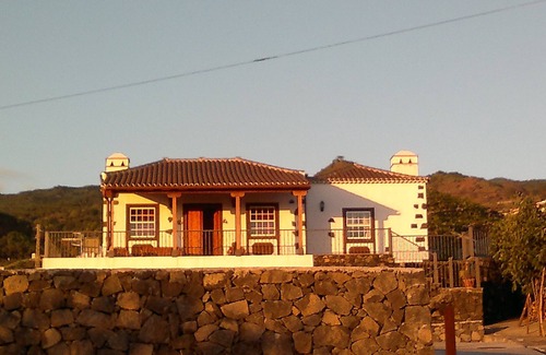 Villa de Mazo Cottage | Rural house Isla la Palma Canarias, trekking, volcanoes, beach, tranquility, 8pax