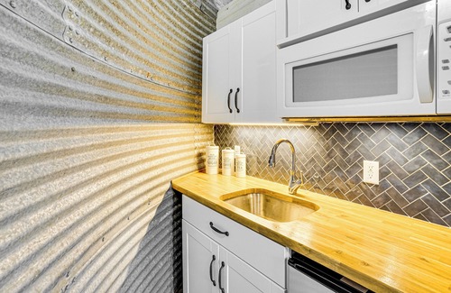 Dennis Cottage | Rural Retreat w/Water View! 9 Mi to Dtwn Granbury