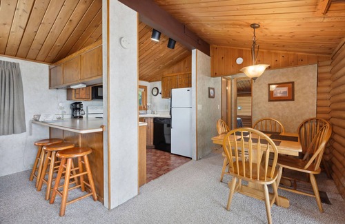Breezy Point Cabin | Rustic 2BR Cabin with Deck Overlooking Golf Course