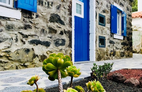Feteiras Apartment | Rustic and romantic house fully renovated with private garden for couples
