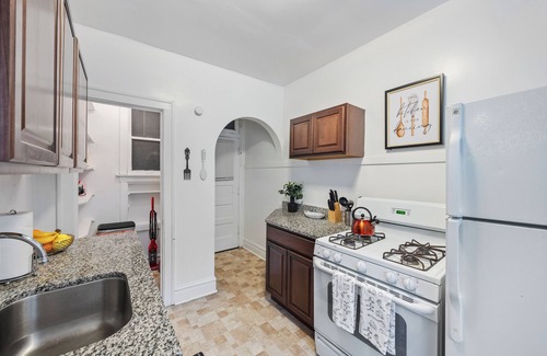 Berwyn Apartment | Rustic APT |Near Hosp| 25mins to ORD|MDW|DT|Free Parking&Wifi