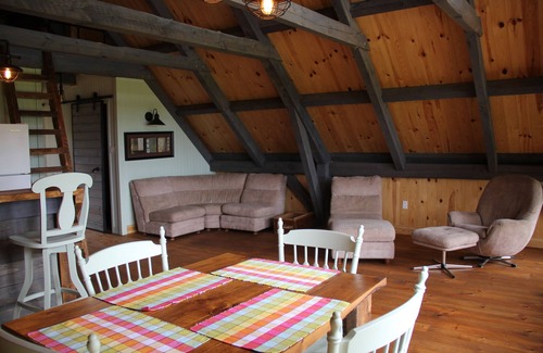 Saint-Roch-des-Aulnaies Apartment | Rustic loft in St-Roch-des-Aulnaies Enr. 296282