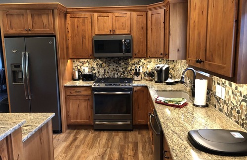 Philipsburg Cabin | Rustic Cabin is a beautiful cabin, right on Rock Creek!