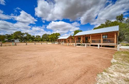 Fredericksburg House | Rustic Cabin with Firepit and Grill - 10 mins to Main St