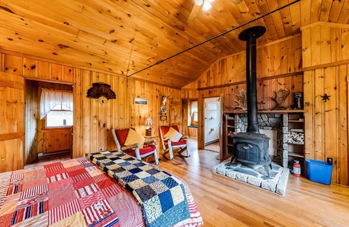 Greenville House | Rustic Camp