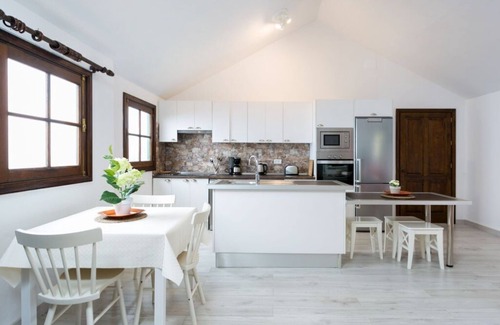 Los Realejos House | RUSTIC CASITA WITH HOT TUB