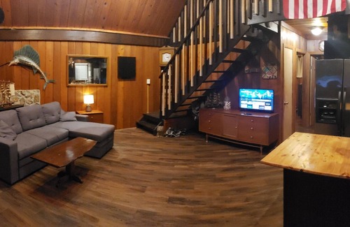 Gainesville Cabin | Rustic Cedar Cabin On Lake Lanier with Private Dock