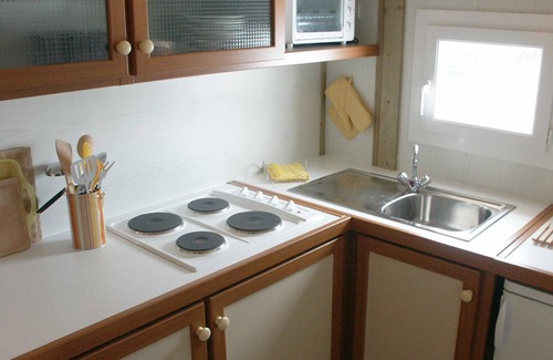 Echassieres Cottage | Rustic chalet with terrace in the heart of nature