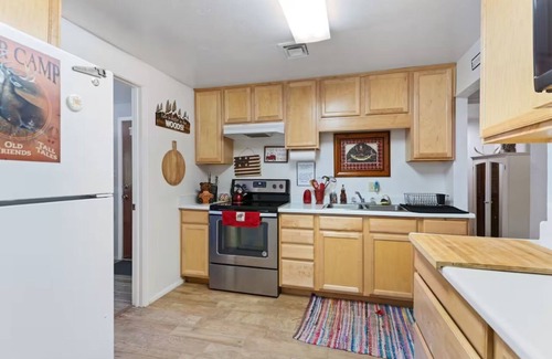 Pinetop-Lakeside Cabin | Rustic Charm Cabin + Pinetop-Lakeside Retreat