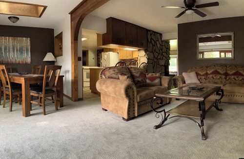 Great Falls House | Rustic Charm - City Comforts