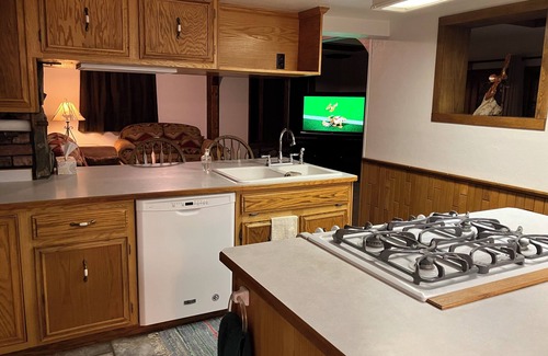 Great Falls House | Rustic Charm - City Comforts