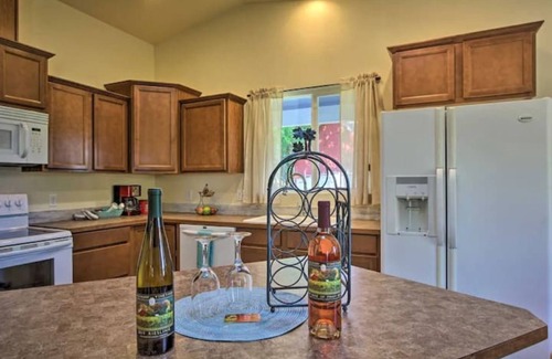 Saginaw House | Rustic‑Chic 4 BR Farmhouse 22 Acres Near Wineries, Eugene & Crater Lake