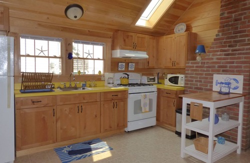 Ocean Point Cottage | Rustic Chic Cottage in Ocean Point! Water Views, Fireplace and Great Linens!