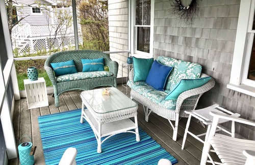 Ocean Point Cottage | Rustic Chic Cottage in Ocean Point! Water Views, Fireplace and Great Linens!