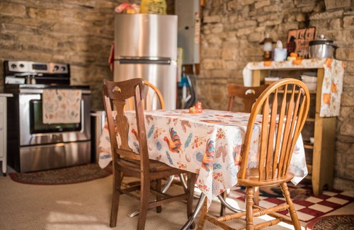 Sharpsburg House | Rustic, comfortable, secluded, hand hewn, turn of the century log cabin