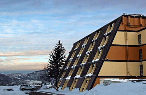Steamboat Springs Condo | Rustic Condo with Stunning View of Mt Werner