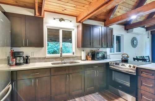 Mount St. Helens Cabin | Rustic Cougar Cabin w/Wood-Burning Fire Pit!