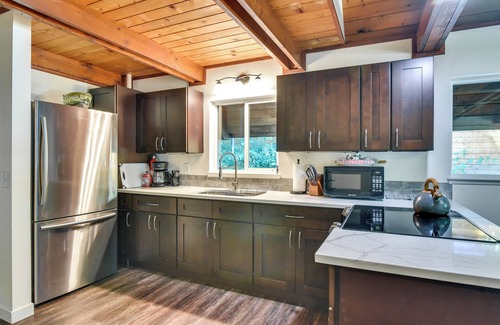 Mount St. Helens Cabin | Rustic Cougar Cabin w/Wood-Burning Fire Pit!