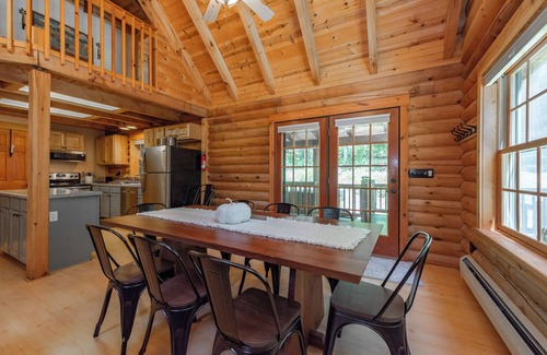 North Glade Hills House | Rustic Deep Creek Cabin w/Fire Pit & Hot Tub