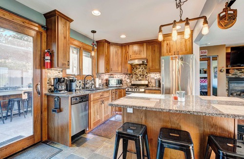 Estes Park House | Rustic Dream Cabin - Premier Home with hot tub & fire pit!