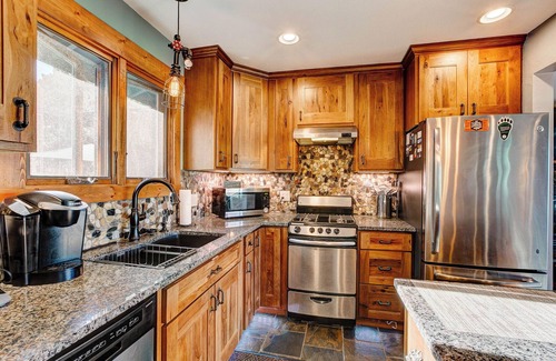 Estes Park House | Rustic Dream Cabin - Premier Home with hot tub & fire pit!