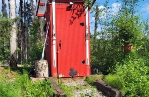 Willow Cabin | Rustic dry Cabin on Nancy Lake! True Alaskan Experience with Outhouse!