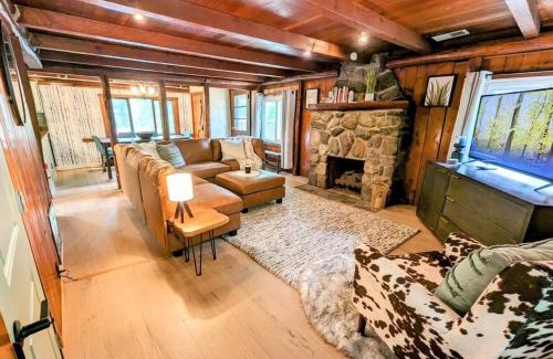 Hewitt House | Rustic Escape in Greenwood Lake