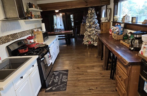 Madera County Cabin | Rustic Family Cabin! Peaceful place to relax and enjoy 12 people ,300 x night
