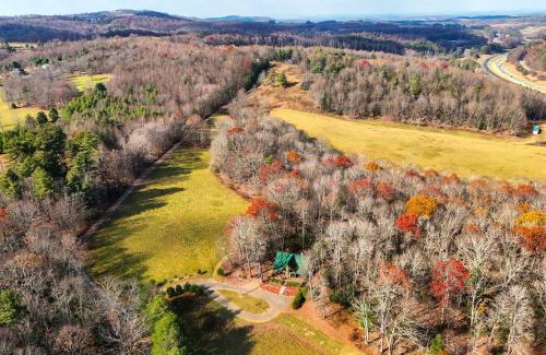 Fancy Gap House | Rustic Fancy Gap Cabin with Blue Ridge Parkway Views