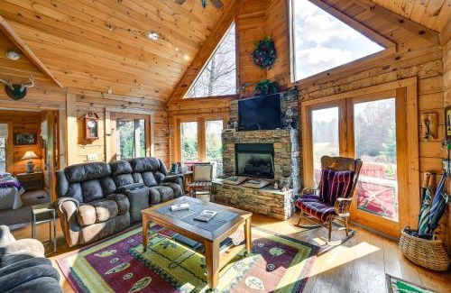 Fancy Gap House | Rustic Fancy Gap Cabin with Blue Ridge Parkway Views