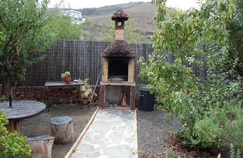 Vega de San Mateo Cottage | Rustic Holiday Cottage La Asomada with Amazing ViewsPerfect for Hik