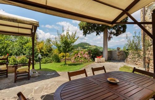 Santa Reparata House | Rustic Holiday Home in Città di Castello with Swimming Pool