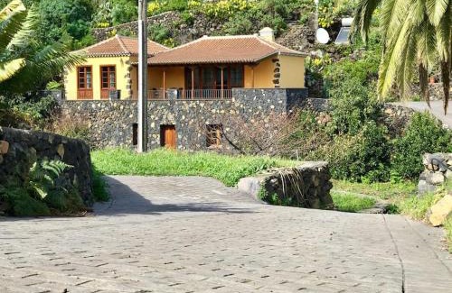 Brena Baja Villa | RUSTIC HOUSE LA MONTAÑA