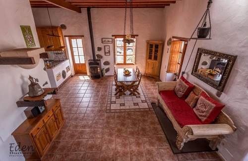 Haria House | Rustic house walking distance to the beach