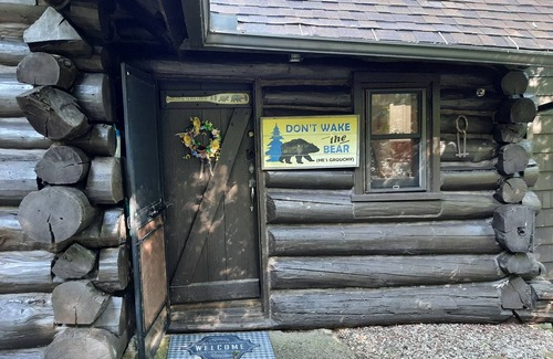 Douglas Cabin | Rustic Log Cabin on the Lake