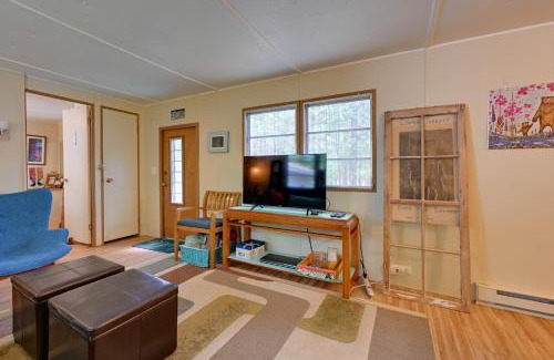 Mauston House | Rustic Mauston Retreat Walk to Castle Rock Lake