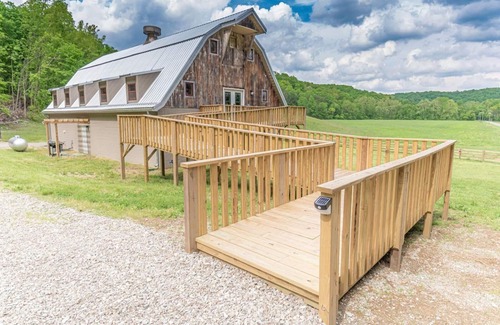 Gnaw Bone House | Rustic meets industrial: pet-friendly barn with near Nashville, Indiana!