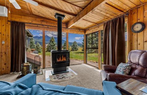 Baderville House | Rustic Mountain Chalet with Private Studio Minutes from Snowbowl