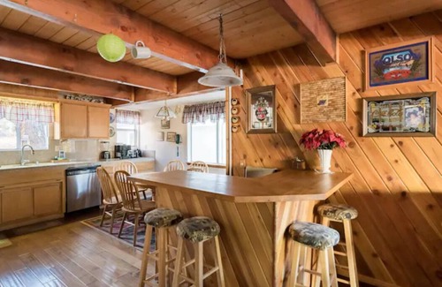 Big Bear Lake Cabin | Rustic Mountain Retreat. Trail access,fenced yard