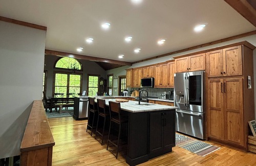 Sapphire House | Rustic Mountain Retreat with Modern Amenities and Gig-Fiber Internet