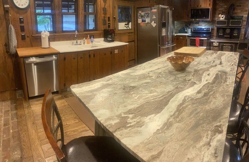 Highlands House | Rustic Mtn. Elegance with Views located Btwn Highlands-Cashiers-Lake Glenville!