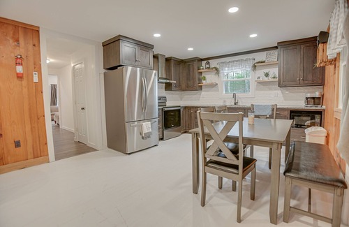 Woodward Cabin | Rustic Pines Retreat | Fire Pit, Covered Porch + More!