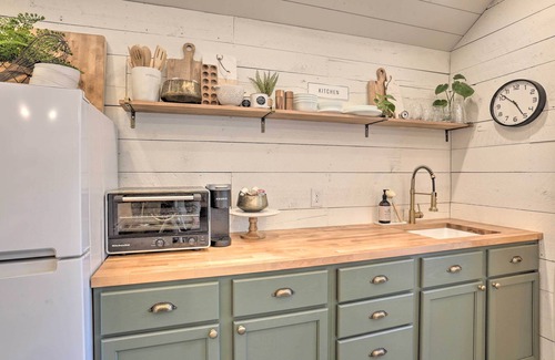 Rapid City Apartment | Rustic Rapid City Farmhouse w/Mountain Views