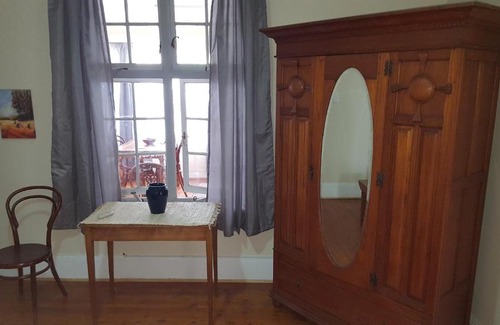 Smithfield Apartment | Rustic & Regal