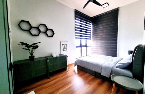 Malacca City Apartment | Rustic Retreat 3R2B Infinity Pool/Wifi/Jonker 8min