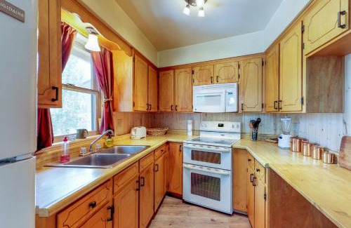 Groveland House | Rustic Retreat