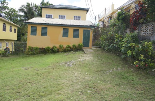 Montego Bay Apartment | Rustic self-contained centrally-located city apartment with modern conveniences