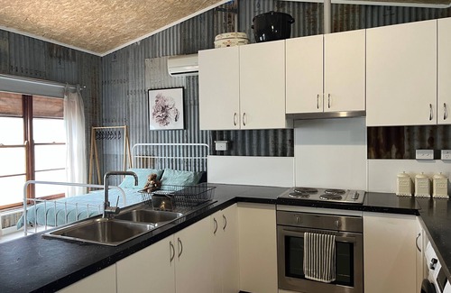 Numurkah Apartment | Rustic Studio in Numurkah