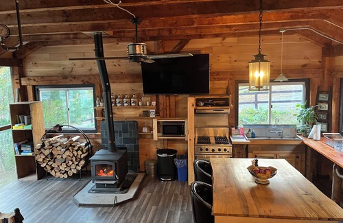 St. Johnsbury Cabin | Rustic Vermont Mountain Lodge Retreat/Fall & Winter Exclusive